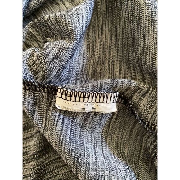 Under Armour Loose Heat Gear Racerback Tank Top Sporty Athletic Athleisure - Picture 10 of 14